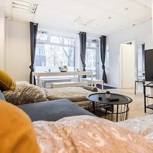 Apartment Spacious Two Br Close To Stadtpark And Street Parking, Hamburg